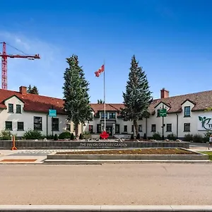 **** Hotel The On Officers' Garden Canada